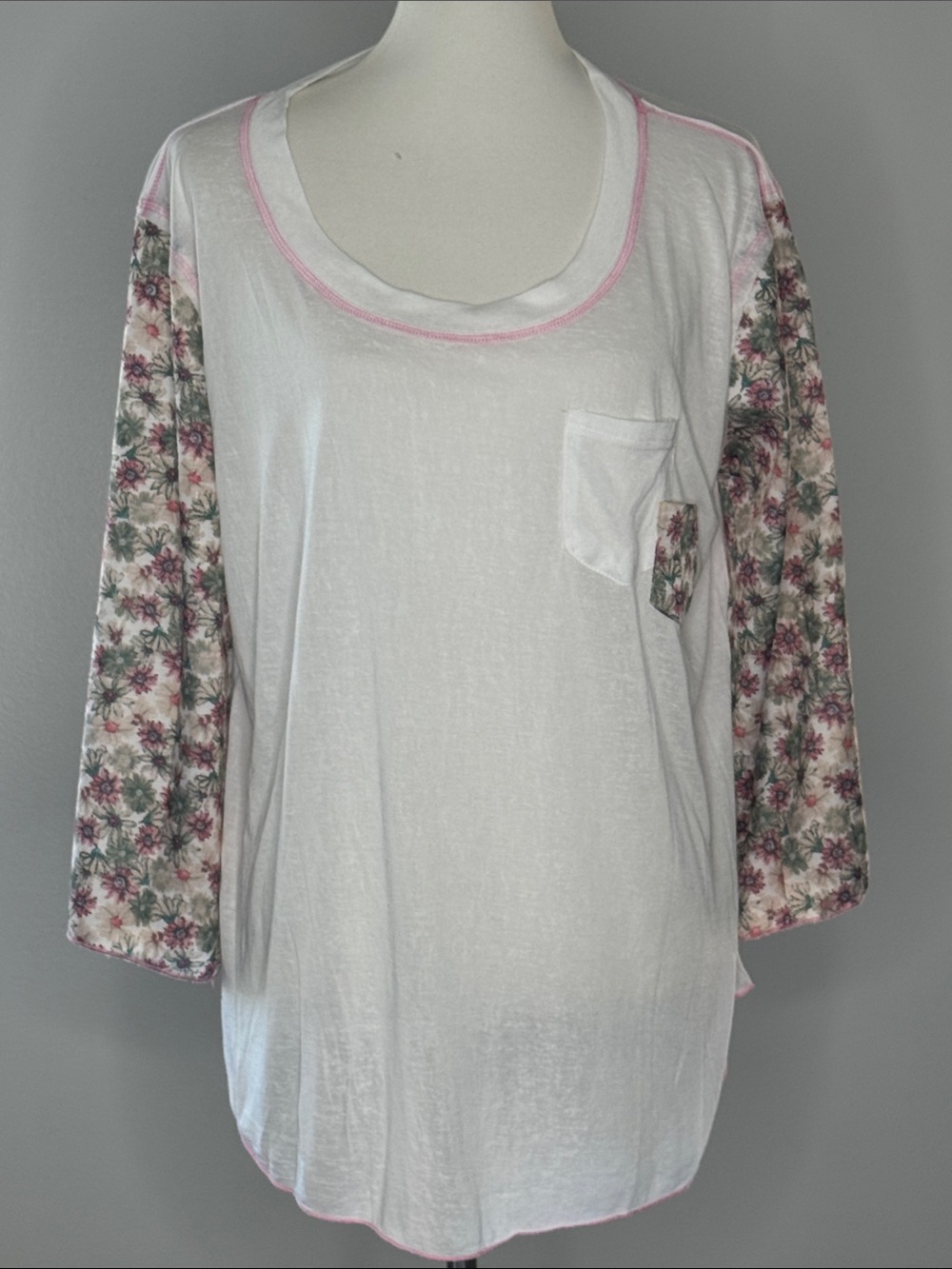POL White Scoop Neck Tee with Pink Floral 3/4 Sleeves